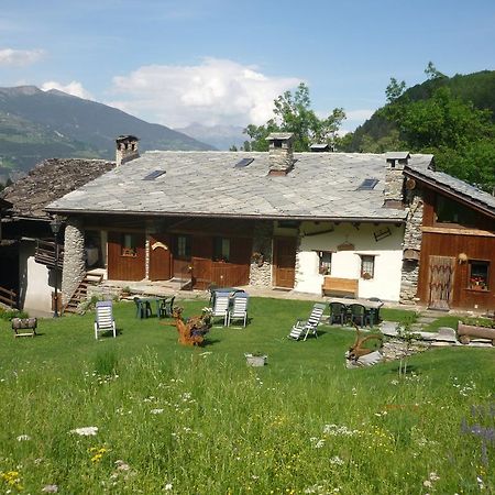 Les Chevreuils Bed & Breakfast Introd Dış mekan fotoğraf
