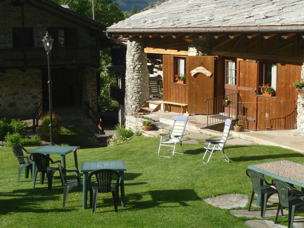 Les Chevreuils Bed & Breakfast Introd Dış mekan fotoğraf