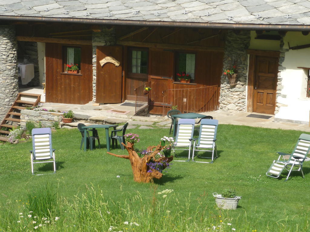 Les Chevreuils Bed & Breakfast Introd Dış mekan fotoğraf