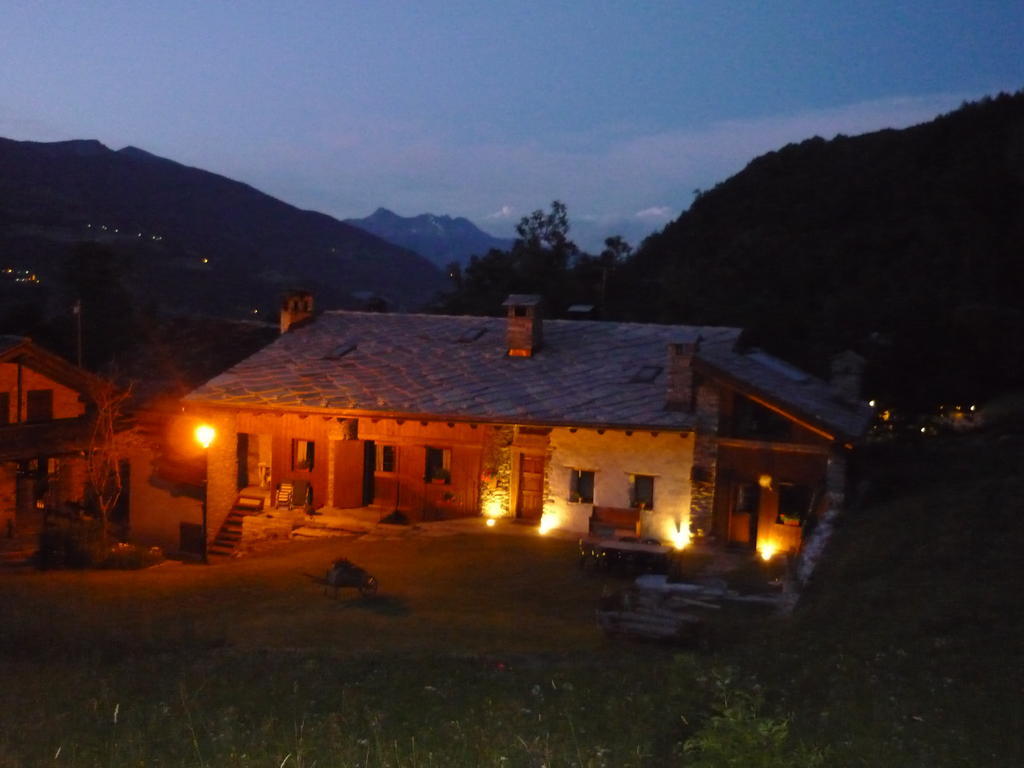 Les Chevreuils Bed & Breakfast Introd Dış mekan fotoğraf