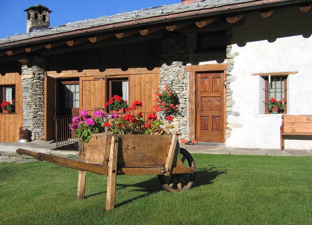 Les Chevreuils Bed & Breakfast Introd Dış mekan fotoğraf