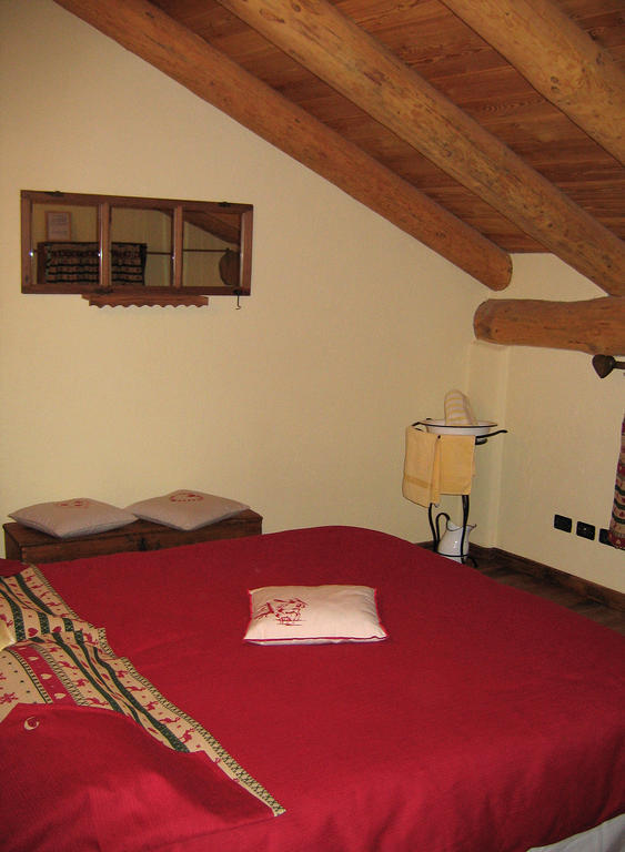 Les Chevreuils Bed & Breakfast Introd Oda fotoğraf