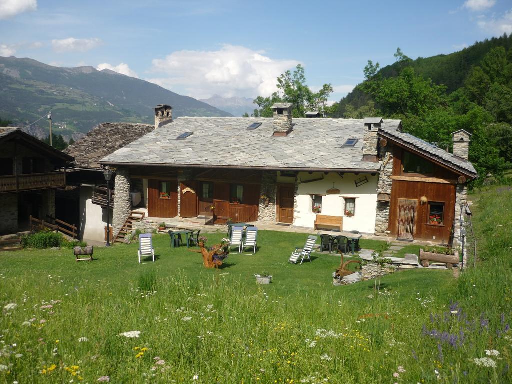 Les Chevreuils Bed & Breakfast Introd Dış mekan fotoğraf